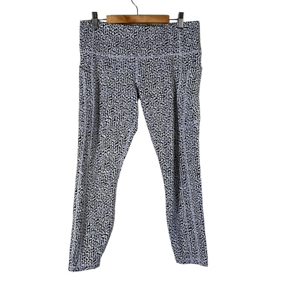 ATHLETA Ultimate Stash Textured 7/8 Tight Leggings FA23 659435 - Picture 3 of 12